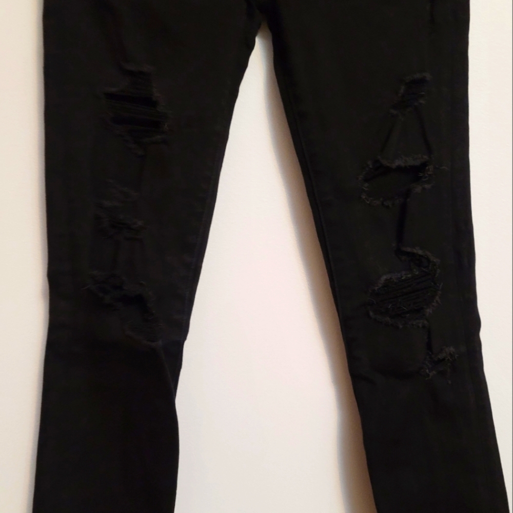 A&F Black Ripped Jeans - Picture 2 of 5